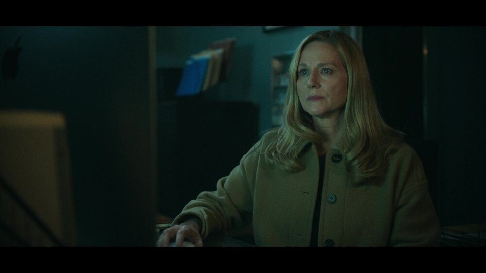 Apple-iMac-Computer-Used-by-Laura-Linney-as-Wendy-Byrde-in-Ozark-S04E04-Ace-Deuce-2022.jpg