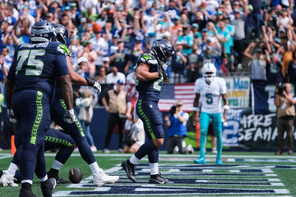 seahawksgdt2.thumb.jpg.7cbeffcd18f0a047c89b273e611812de.jpg